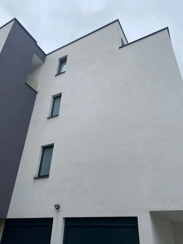 Ista fasada nakon pranja dronom, čista i ujednačene boje